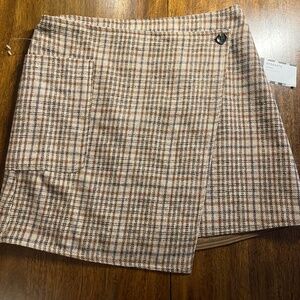 NWOT Plaid mini check skirt in S